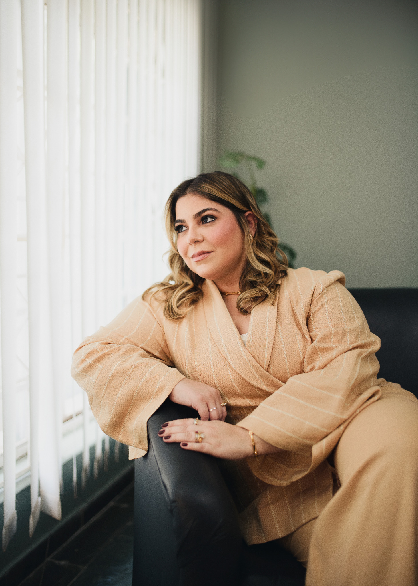 Anna Júlia Santos em escritório